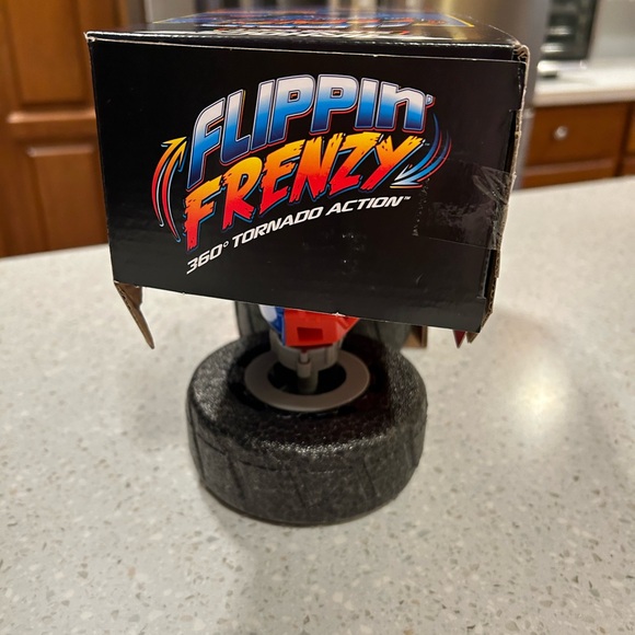 COPY - FF1400 Flipping Frenzy Air Hog 2in1 Vehicle age 4+ - Picture 3 of 8